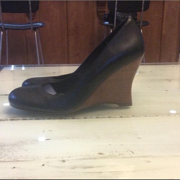 Shoes - Picture 2 of 3